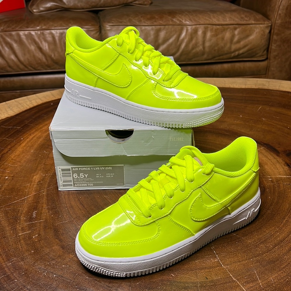 97: Nike: Air Force 1 LV8 UV (GS)